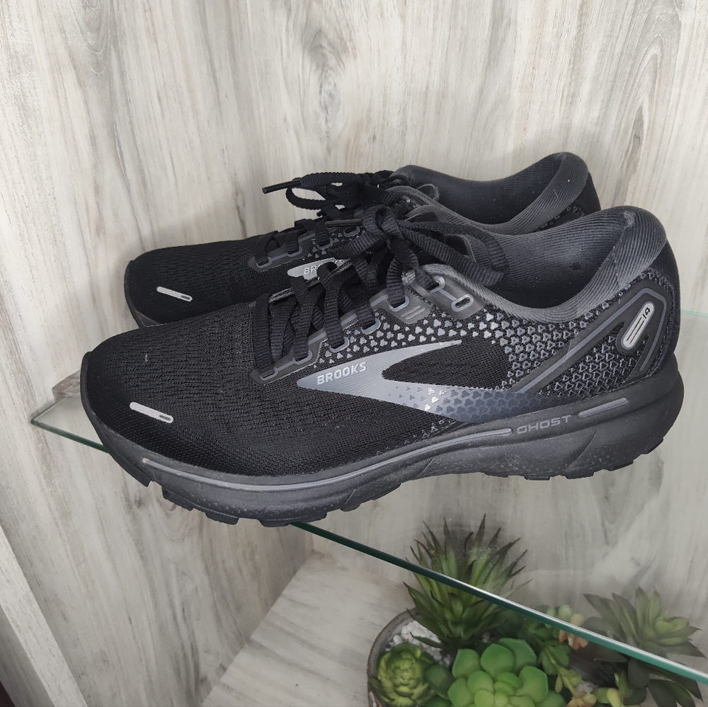 Brooks  Ghost Women's Black Running Shoes SZ 8.5 Used Good Condition